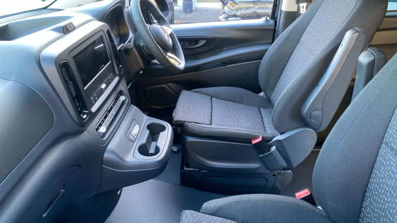 Mercedes-Benz Vito L2 Diesel Rwd 116CDI Pro Crew Van 9G-Tronic